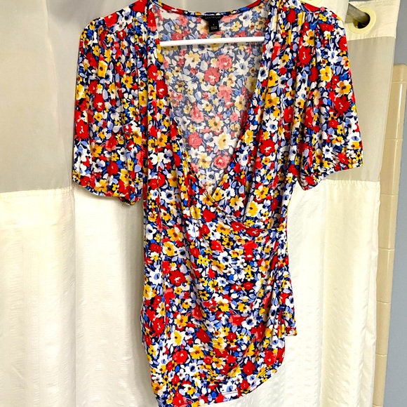 Ann Taylor faux wrap floral top - Picture 2 of 3